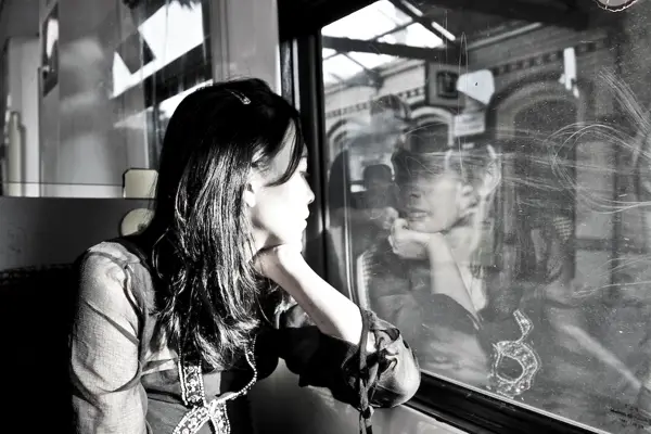 women_lady_girl_b_w_black_and_white_day_